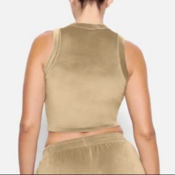 Skims | Velour Crew Neck Cropped Tank Top Women’s Size Medium Gold Plush - Picture 2 of 6